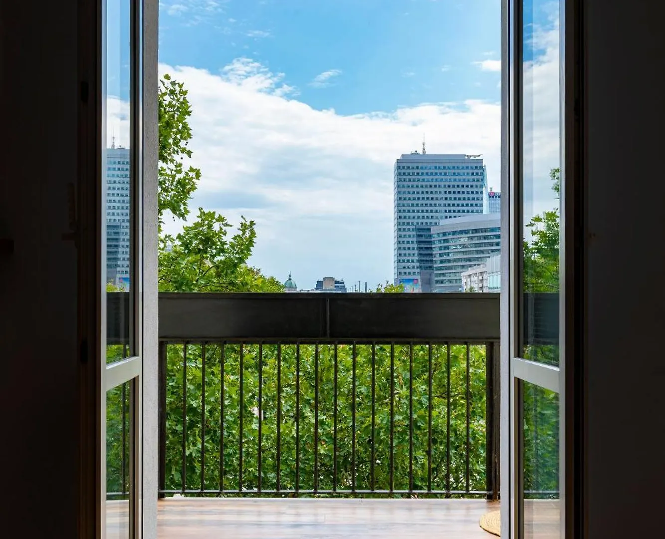 Palace Of Culture View Apartment 华沙