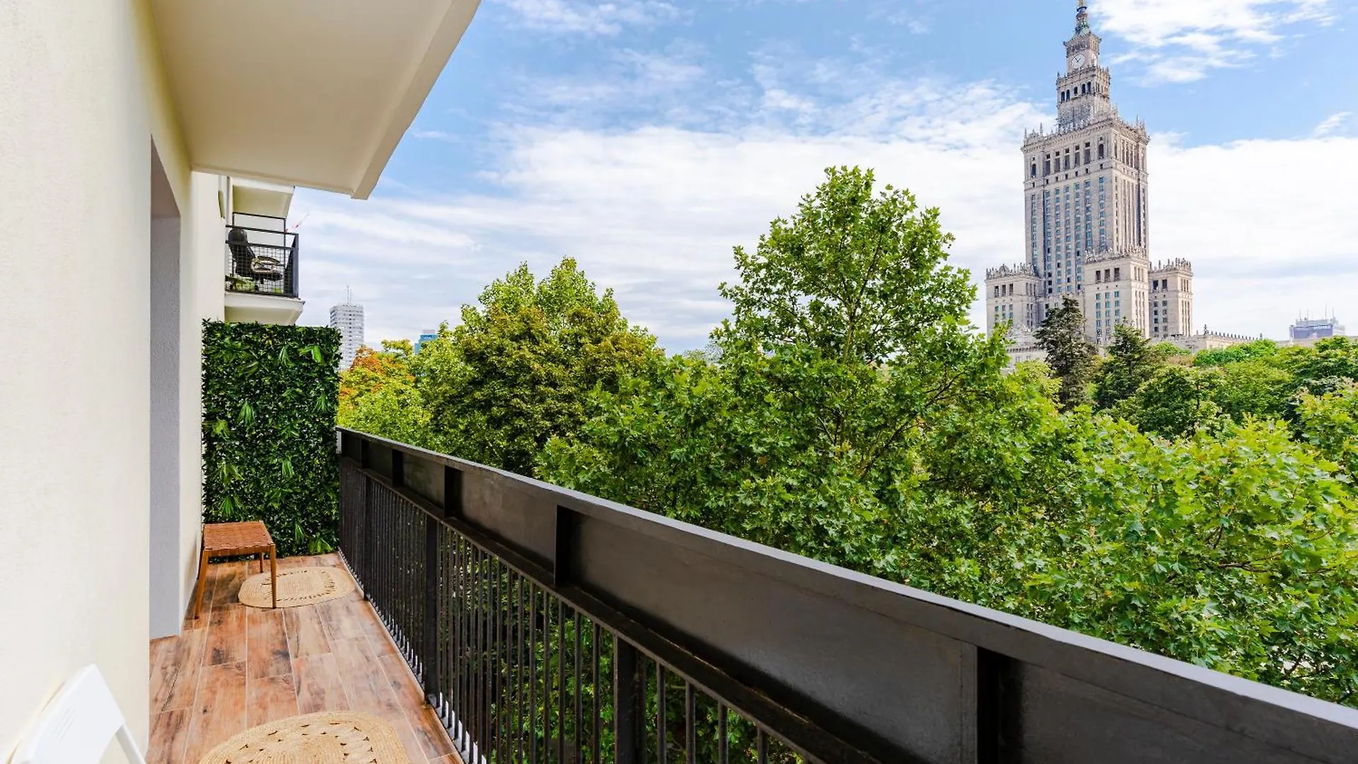Palace Of Culture View Apartment 华沙